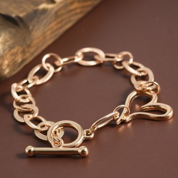 Trindy Clozet Boutique Jewelry - Heart Toggle Chain Bracelet